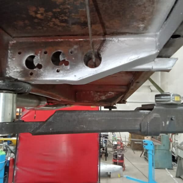 071025 1970 Aston Martin DBS Lift Arms Passenger Side 3