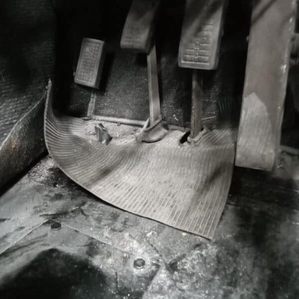 071025 1970 Aston Martin DBS Pedal Box Reference 4