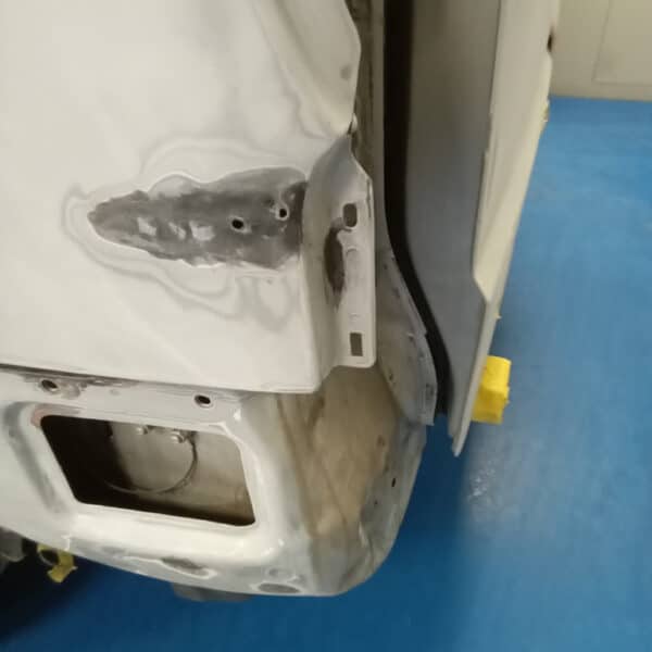 071025 2005 Mercedes Vito Rear Holes Filled