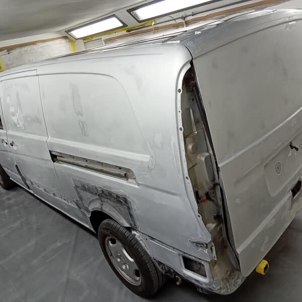 081025 2005 Mercedes Vito in Epoxy 7