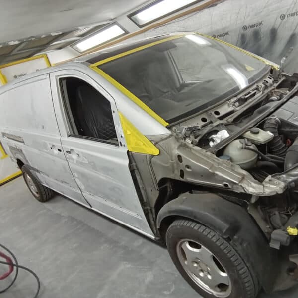 081025 2005 Mercedes Vito in Epoxy 9