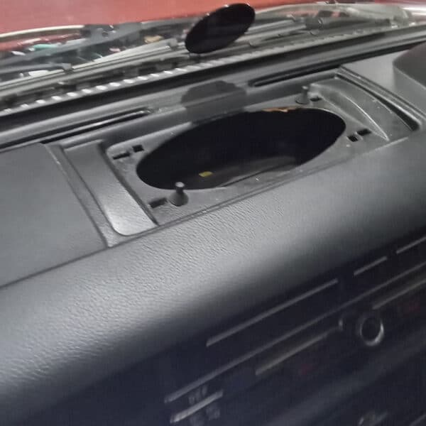 091025 1973 Mercedes 250 Repairs 31