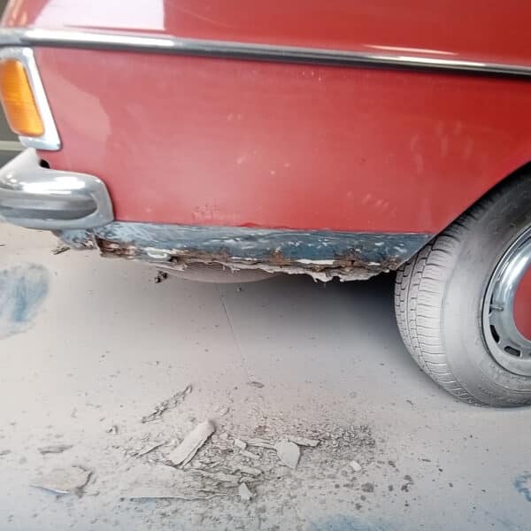 141025 1973 Mercedes 250 Drivers Rear Quarter Inner and Outer 31