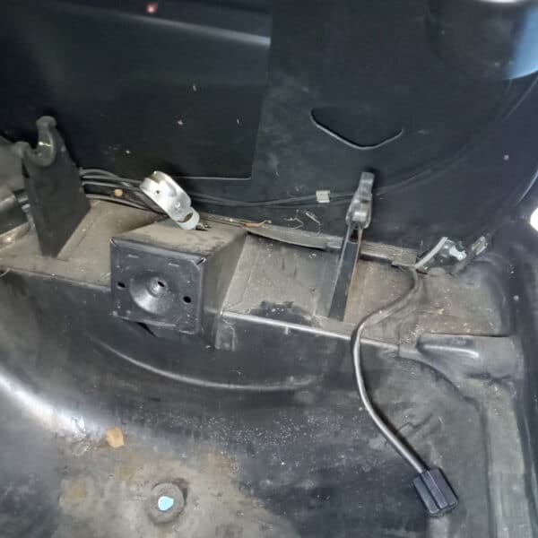 141025 1973 Mercedes 250 Drivers Rear Quarter Inner and Outer 34