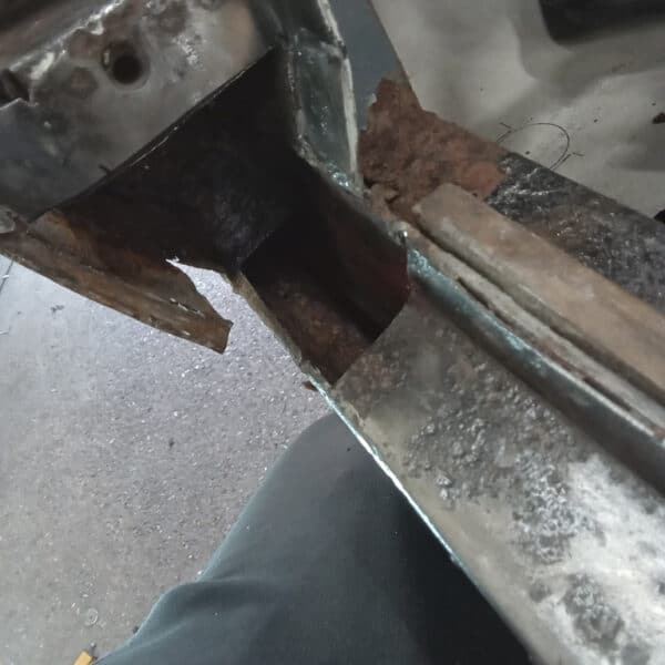 161025 1970 Aston Martin DBS A Pillar Rust Cut Out 3