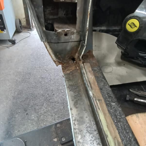 161025 1970 Aston Martin DBS A Pillar Rust Cut Out