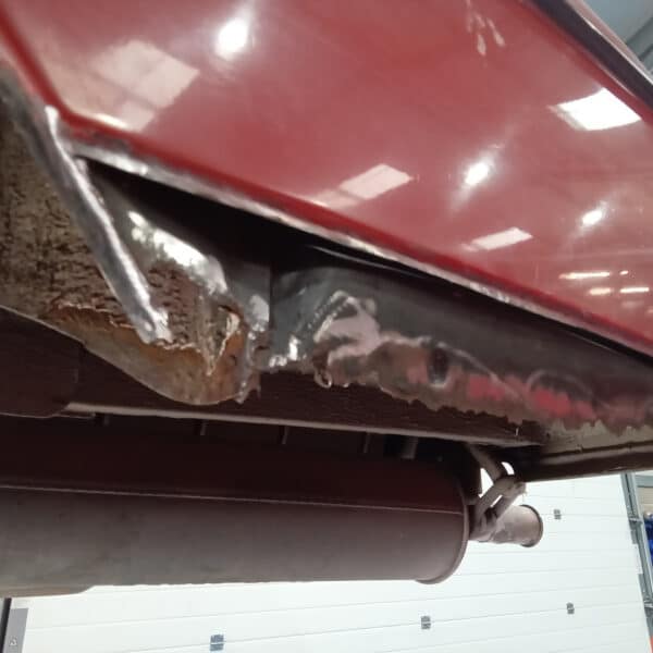 161025 1973 Mercedes 250 Passenger Rear Wing Repairs 12