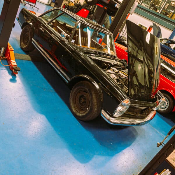 1970 Mercedes 280SL Pagoda in the Workshop 5