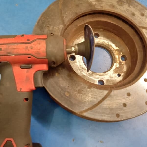 1998 TVR Chimaera Repairs and Front Wheel Bearing 12