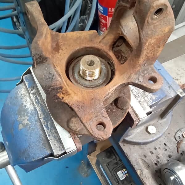 1998 TVR Chimaera Repairs and Front Wheel Bearing 13