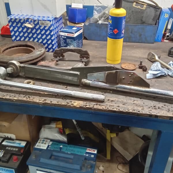 1998 TVR Chimaera Repairs and Front Wheel Bearing 14