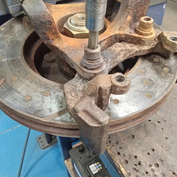 1998 TVR Chimaera Repairs and Front Wheel Bearing 16