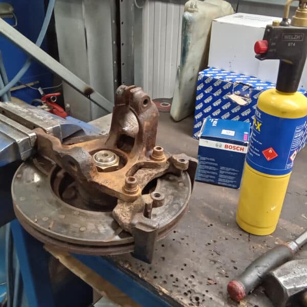 1998 TVR Chimaera Repairs and Front Wheel Bearing 19