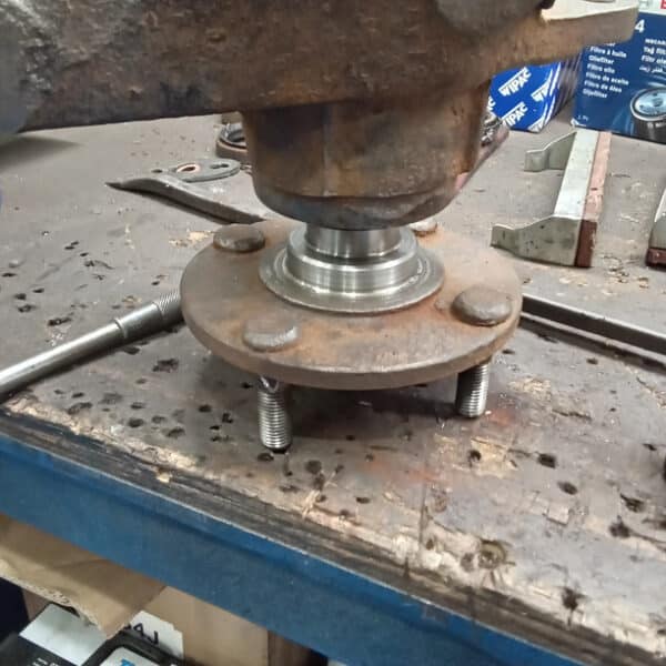 1998 TVR Chimaera Repairs and Front Wheel Bearing 5