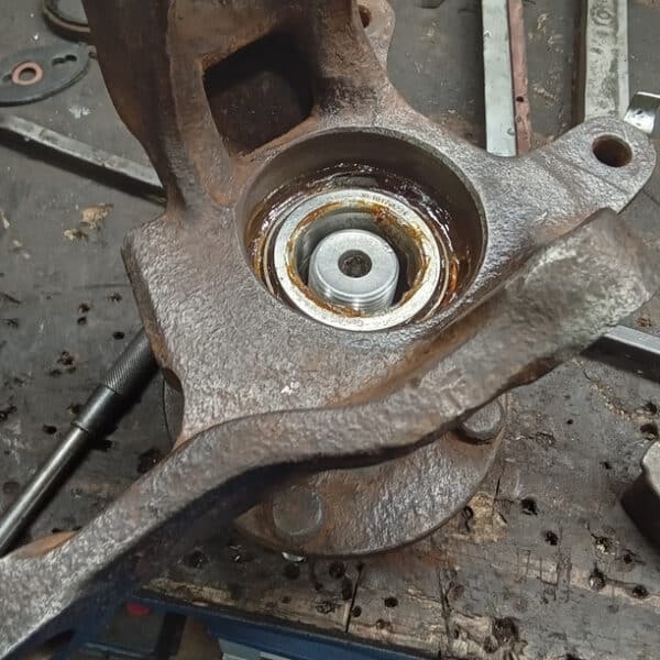 1998 TVR Chimaera Repairs and Front Wheel Bearing 6
