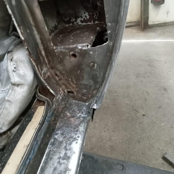 221025 1970 Aston Martin DBS Offside Door Jam Rust
