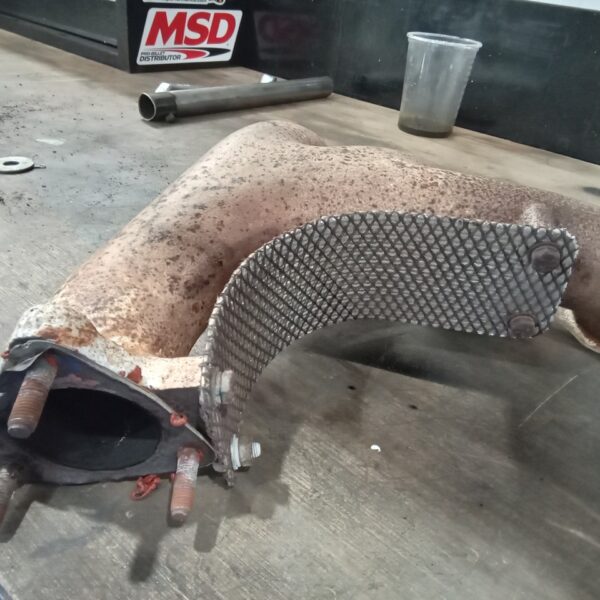 231025 1969 Aston Martin DB6 Volante Exhaust Manifolds Screen Trom and Bumpers 28