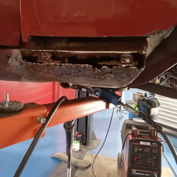 231025 1973 Mercedes 250 Front Wing and Sill Repairs