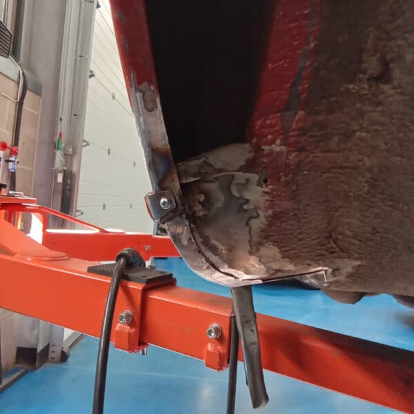 231025 1973 Mercedes 250 Sill and Wing Repairs 11