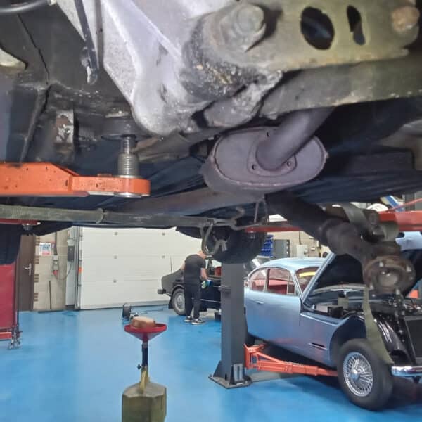 241025 1991 Jaguar XJS Rear Axle Repairs 13