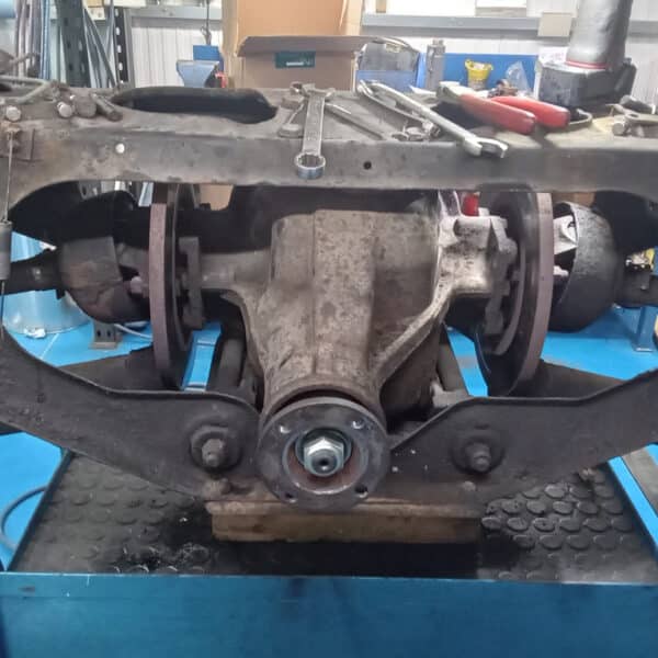 241025 1991 Jaguar XJS Rear Axle Repairs 17