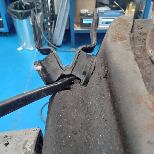 241025 1991 Jaguar XJS Rear Axle Repairs 45