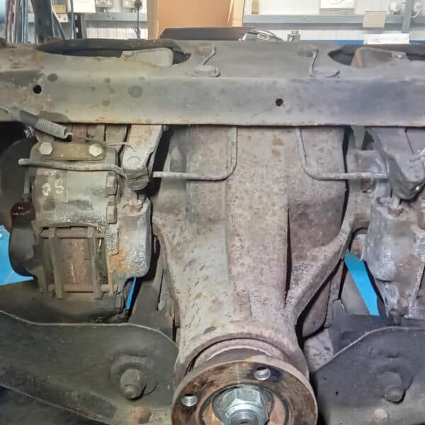 241025 1991 Jaguar XJS Rear Axle Repairs 6