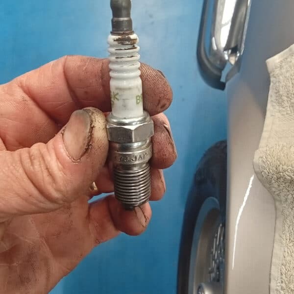 281025 1991 Jaguar XJS New Air Filters and Plugs 3