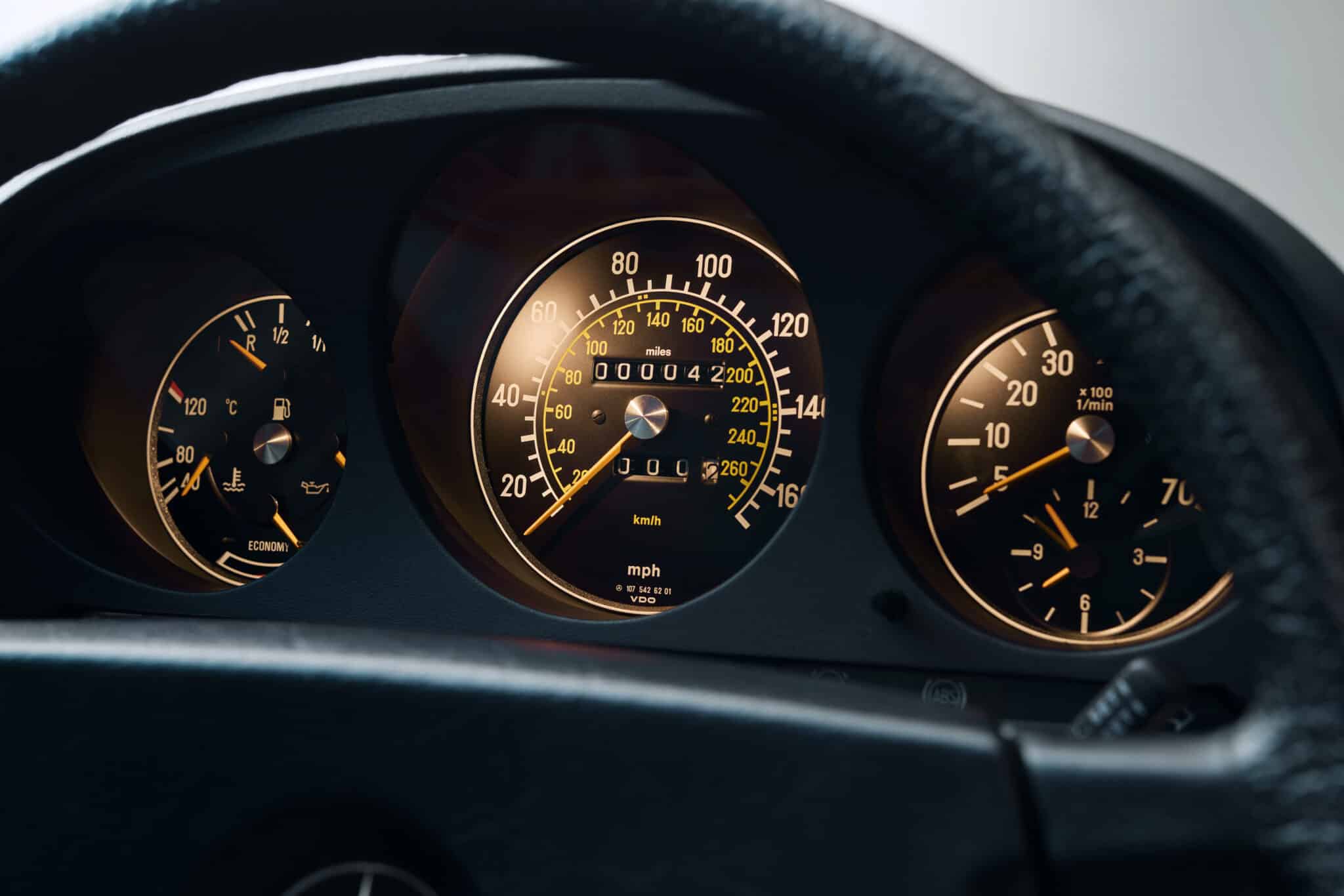 500SL INT DIALS scaled