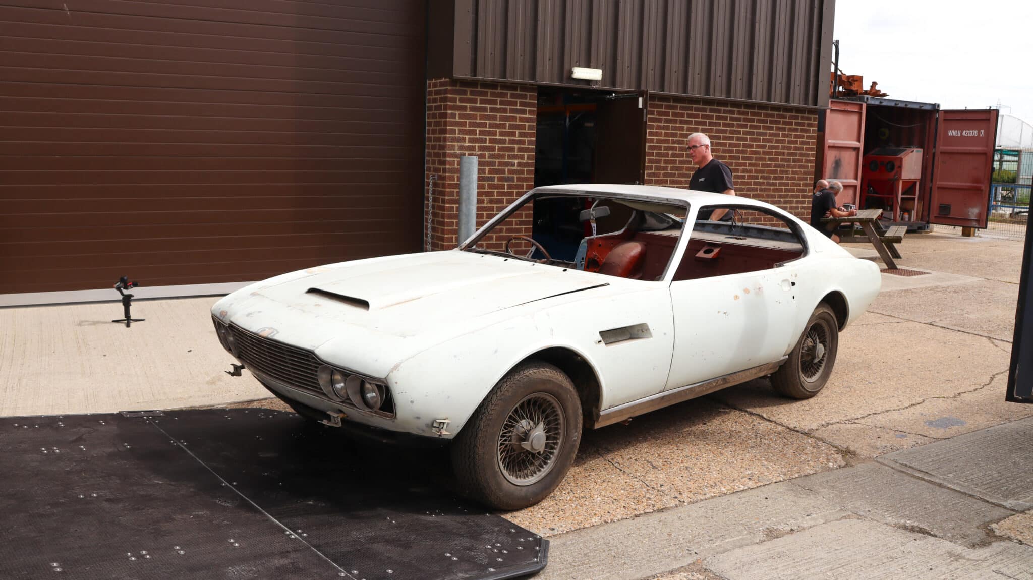 Aston Martin DBS 6 Vantage Arrival 24 scaled