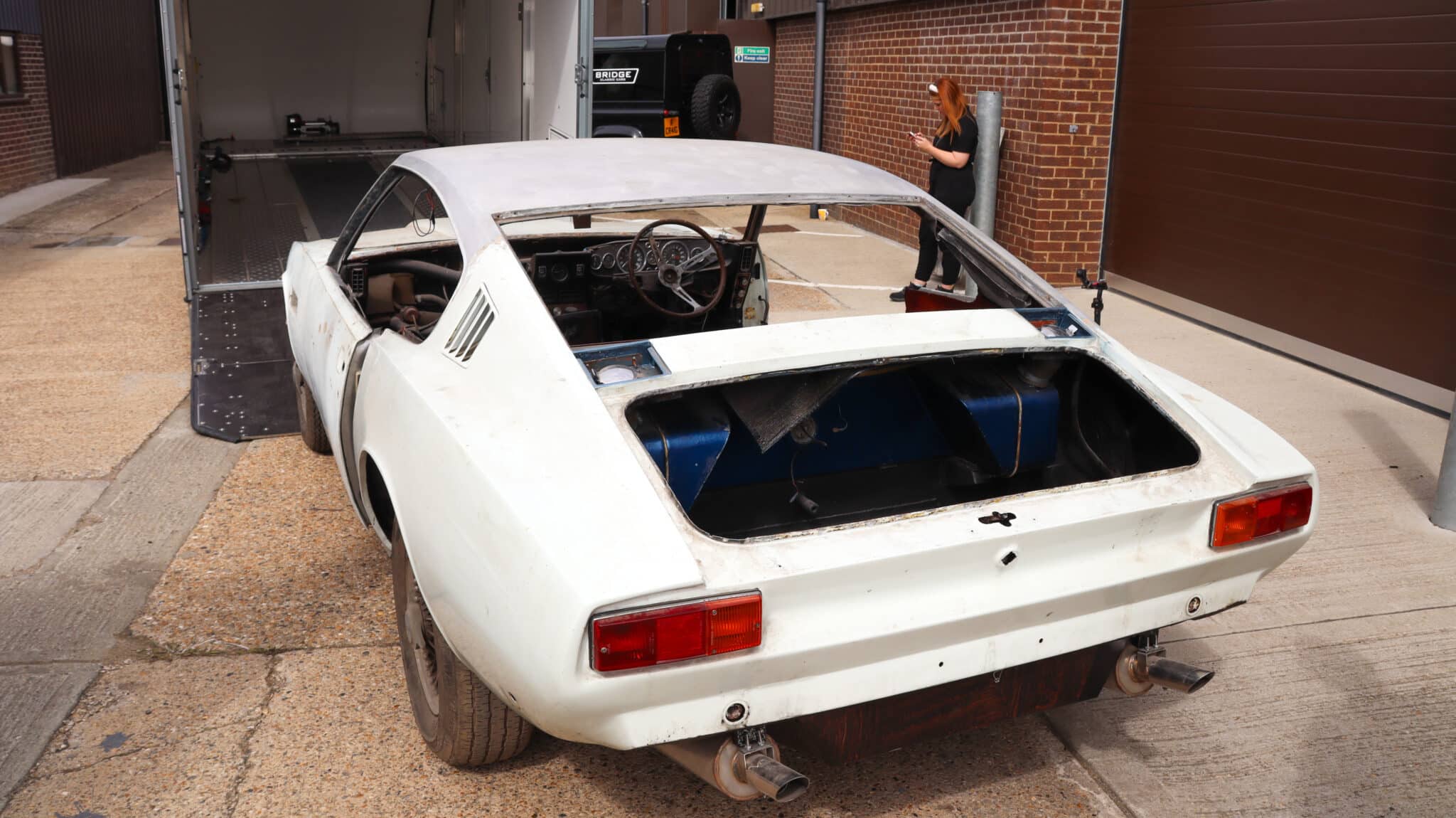 Aston Martin DBS 6 Vantage Arrival 26 scaled