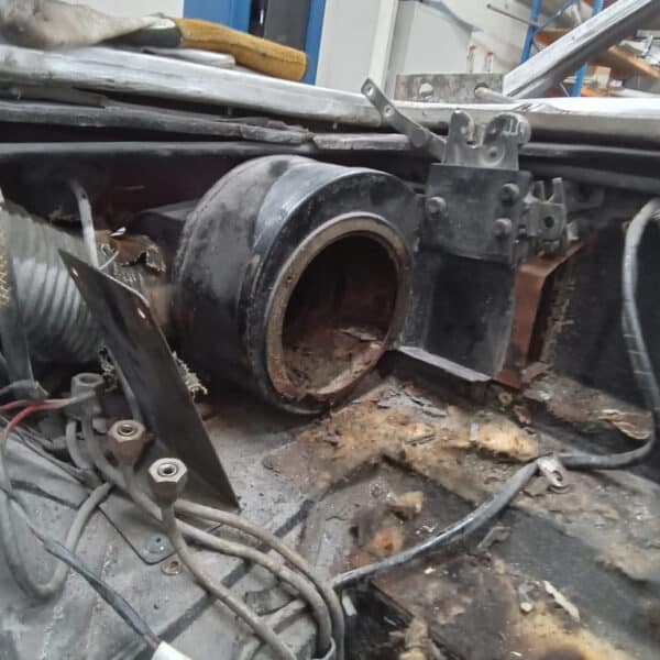 041025 1970 Aston Martin DBS Blower Motor Removal 4