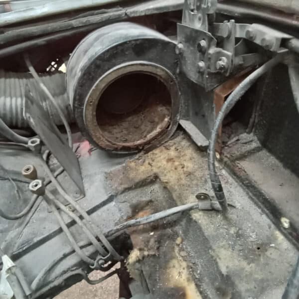 041025 1970 Aston Martin DBS Blower Motor Removal