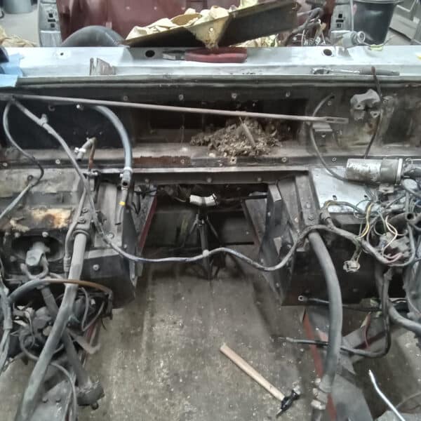 041025 1970 Aston Martin DBS Firewall Removal