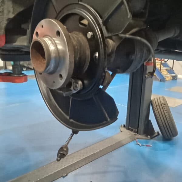 041025 1987 Maserati BiTurbo Rear Brakes 7