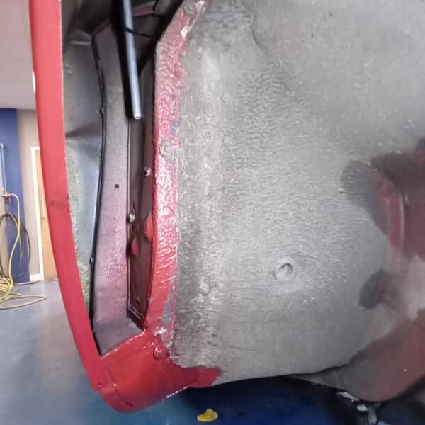 061125 1973 Mercedes 250 Boot Painted and New Aerial 3