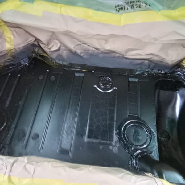 061125 1973 Mercedes 250 Boot Painted and New Aerial 7