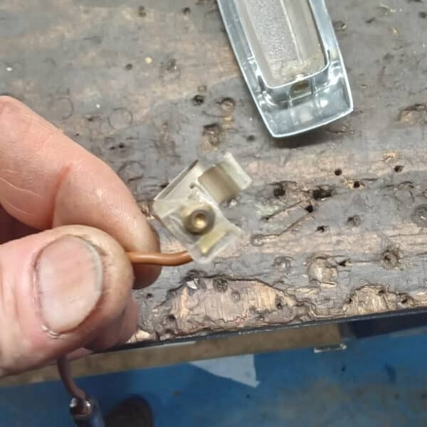 061125 1991 Jaguar XJS manifolds and interior light 4