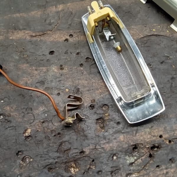 061125 1991 Jaguar XJS manifolds and interior light 5