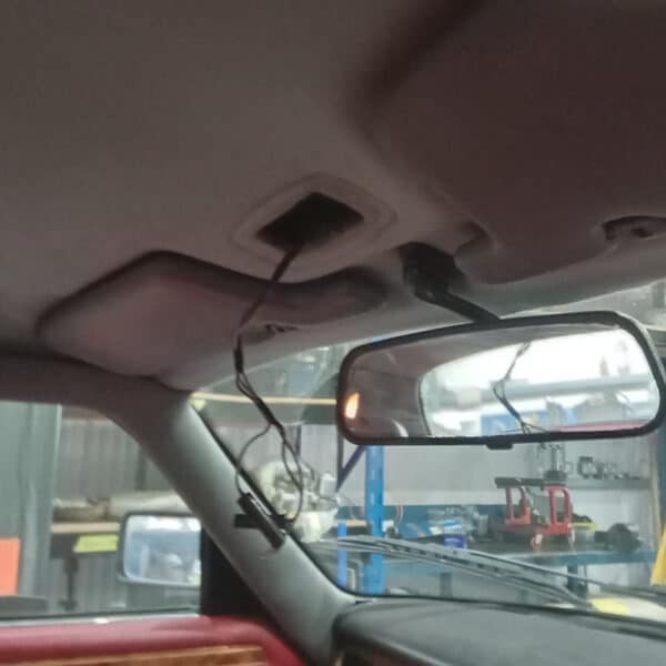 061125 1991 Jaguar XJS manifolds and interior light 6