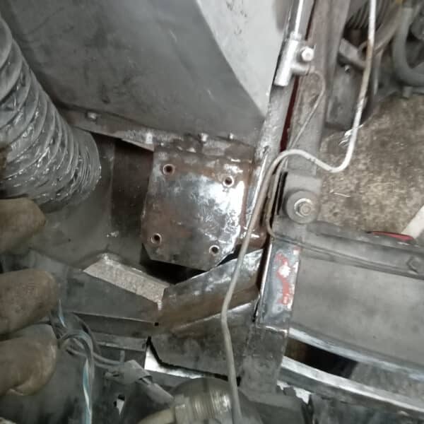 071125 1970 Aston Martin DBS Drivers Side Brake Booster Rust 2