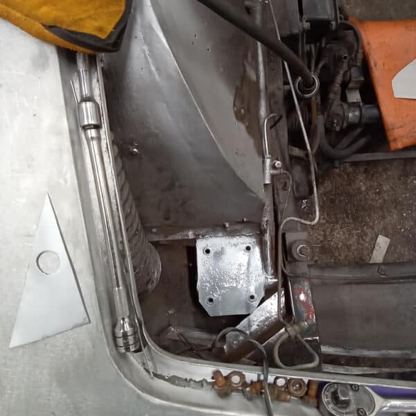 071125 1970 Aston Martin DBS Drivers Side Brake Booster Rust 3