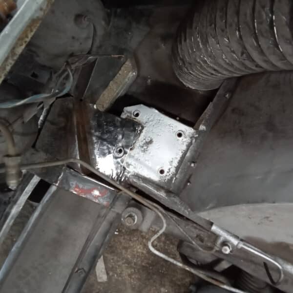 071125 1970 Aston Martin DBS Drivers Side Brake Booster Rust 4