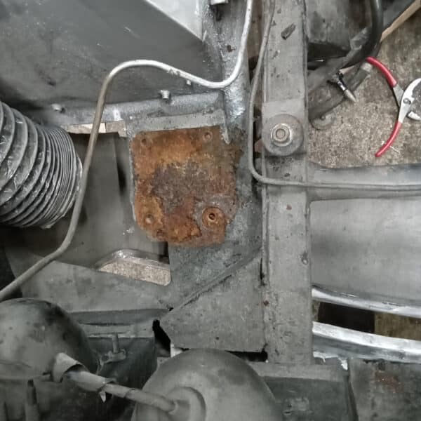 071125 1970 Aston Martin DBS Drivers Side Brake Booster Rust