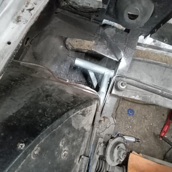 071125 1970 Aston Martin DBS OSF Brake Booster Rust 10