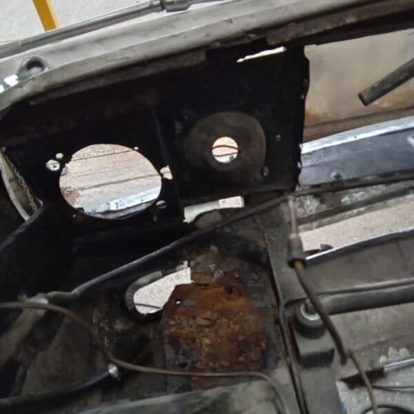 071125 1970 Aston Martin DBS OSF Brake Booster Rust 4