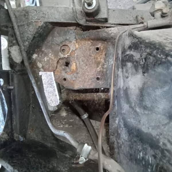 071125 1970 Aston Martin DBS OSF Brake Booster Rust 6