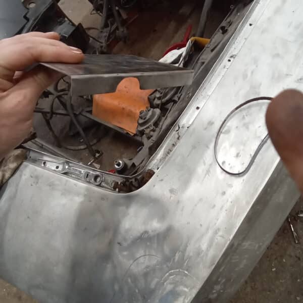 071125 1970 Aston Martin DBS OSF Brake Booster Rust 9