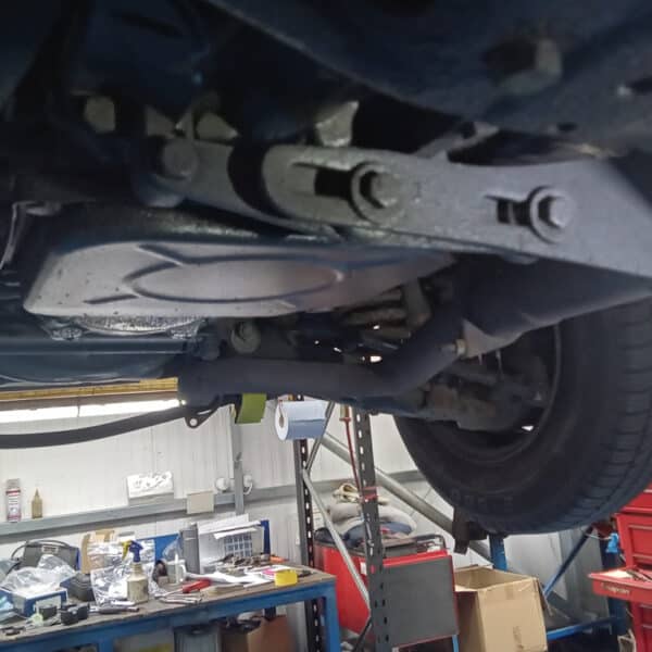 071125 1973 Mercedes 250 Strip Down for Subframe Removal 12