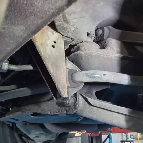 071125 1973 Mercedes 250 Strip Down for Subframe Removal 2